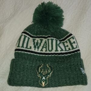 New Era Green Milwaukee Bucks Knit Pom Hat